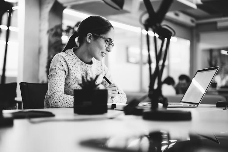 Apprenticeships-and-Traineeships SBAT-01